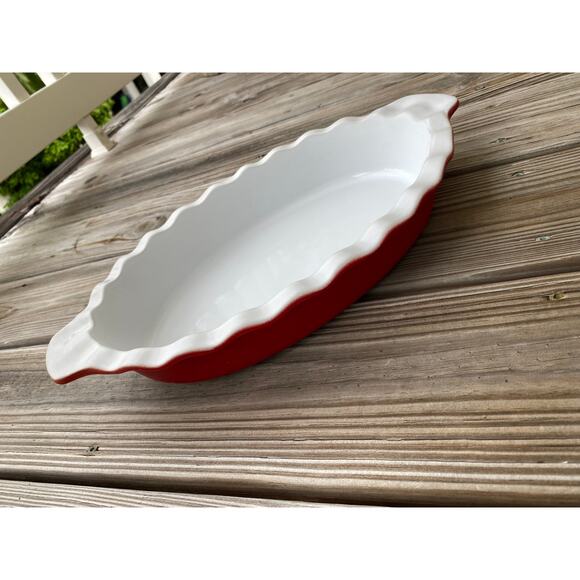 Emile Henry large scalloped oval baking dish - Picture 2 of 6